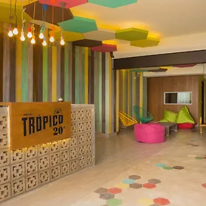  אכסניה Frente Al Mar Tropico 20º